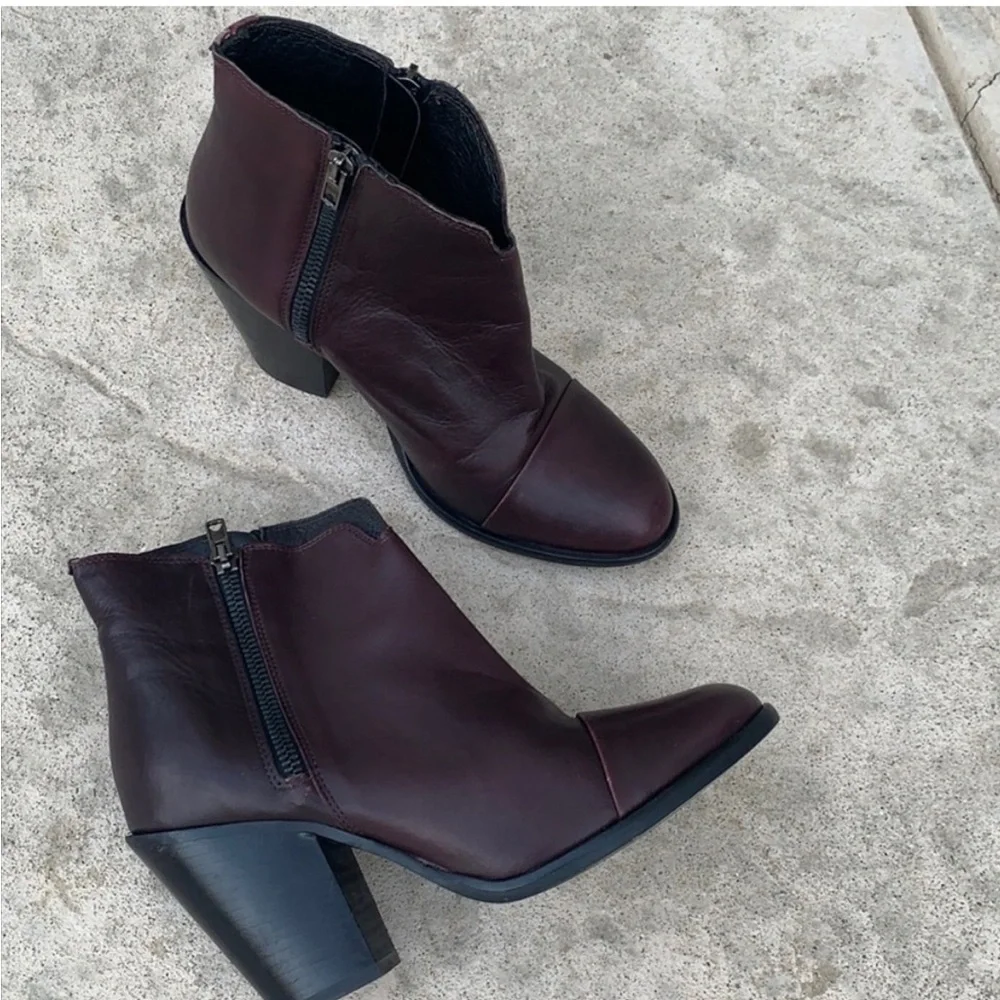 BOEMOS Women's Burgundy Heeled Ankle Bootie Size EU 38/8